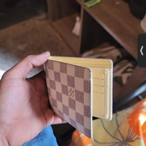 Wallets - Picture 4 of 6